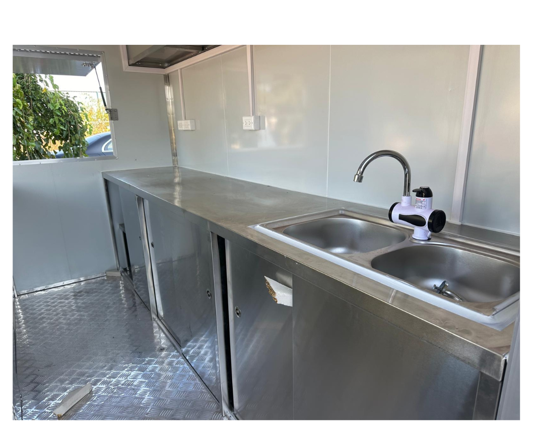 CAEL’s 10′ Square Top Mobile Food Cart – B&W