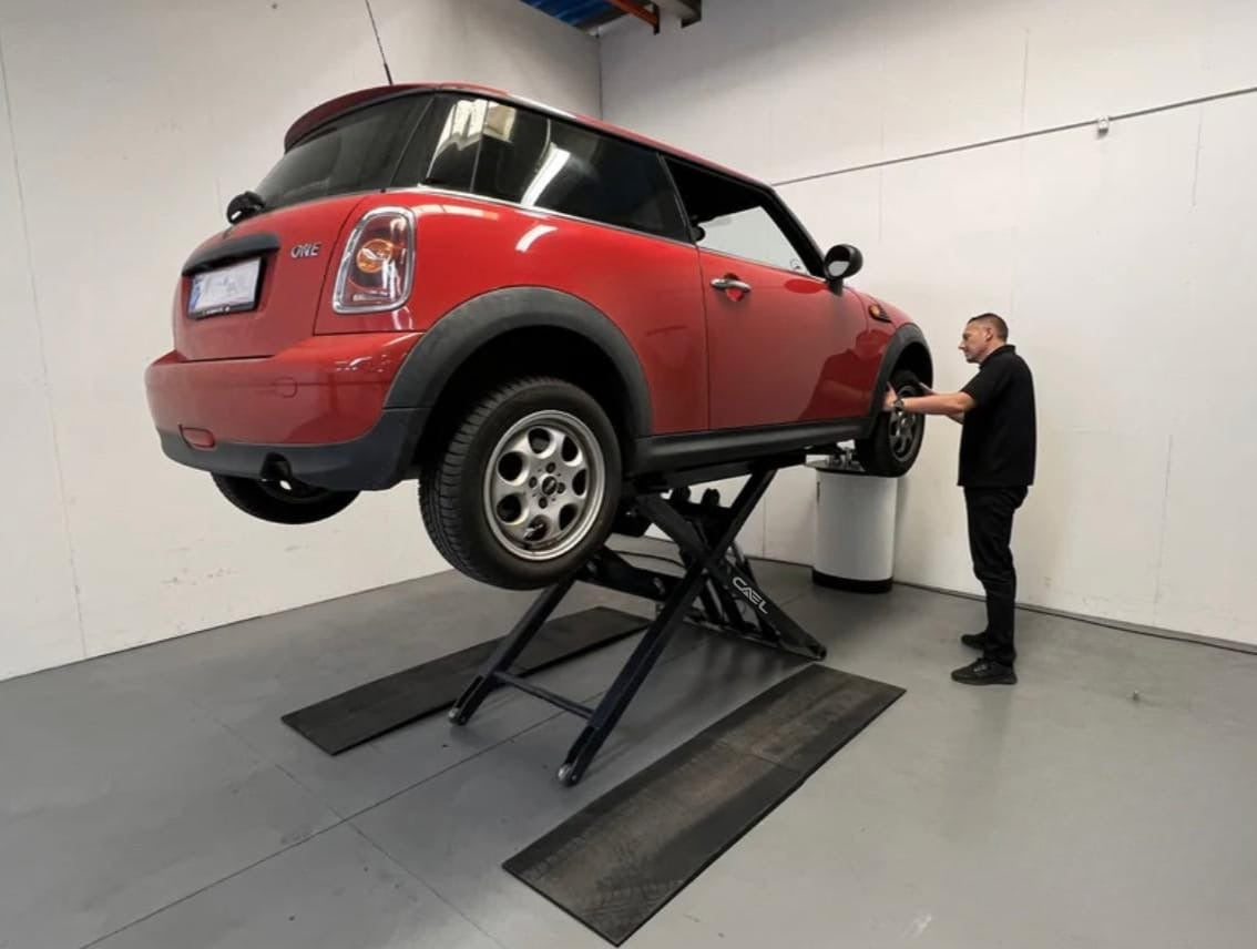Mobile Low Rise Scissor Car Lift 2800 Kgs (PS-28)