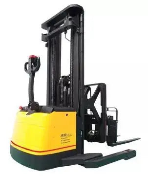Electric scissor straddle stacker with side shift 1.4T (3086 lbs)- 5.5M