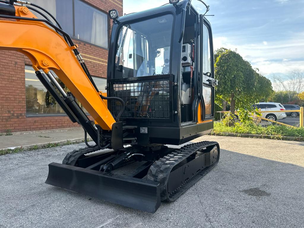 Mini Excavator 3.5T Swing Boom, Hydraulic Thumb, and AC/Heat Included (EX35KB-B)