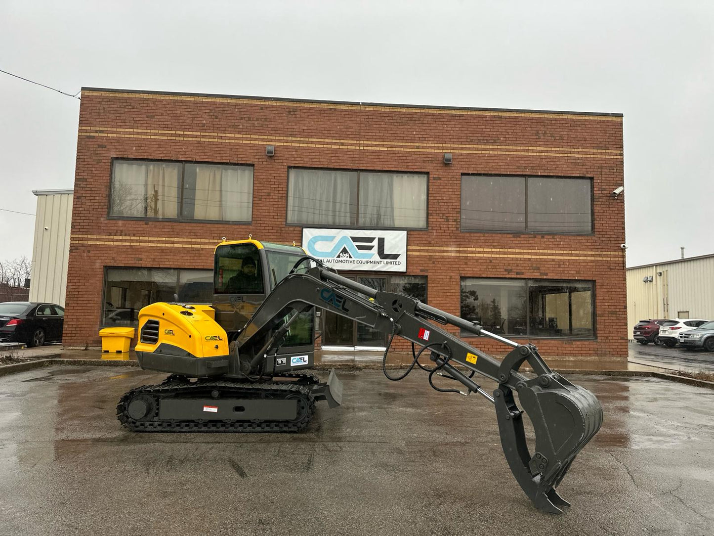 Mini Excavator 4 ton with Yanmar engine with cab